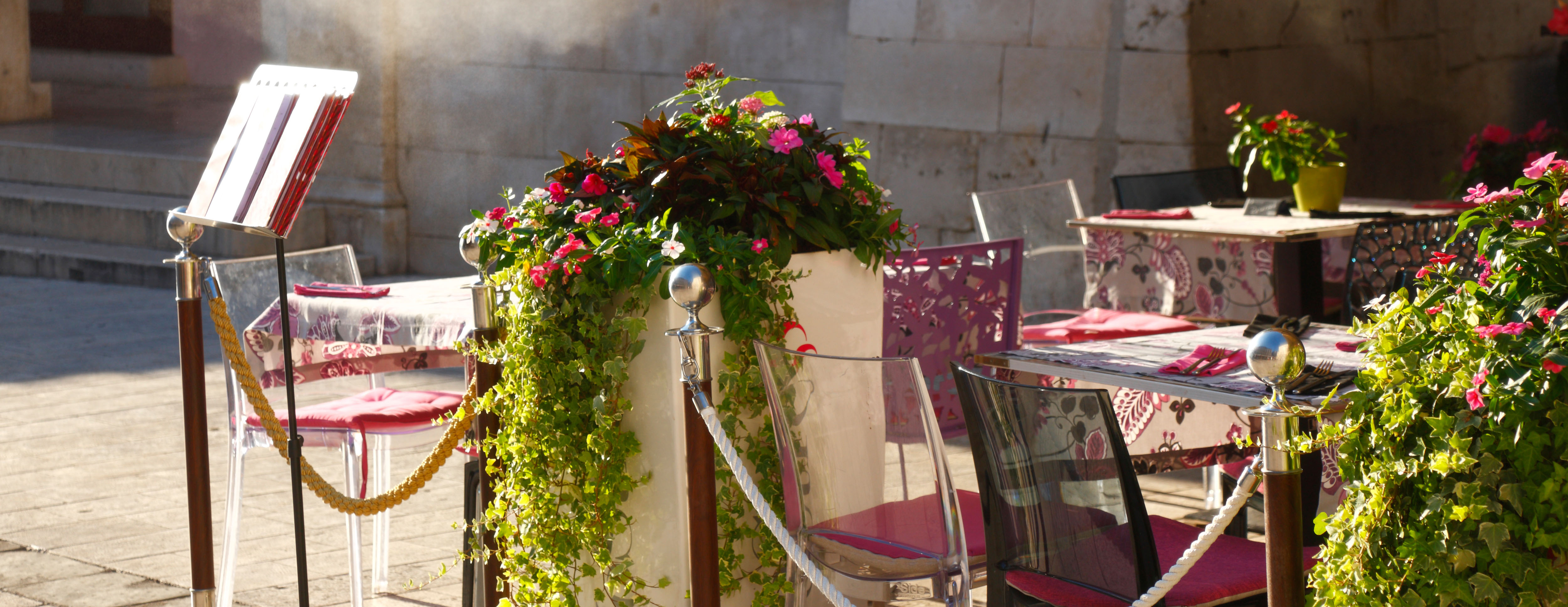 Romantisk middagsrestaurang med a la carte meny i Split, Kroatien.